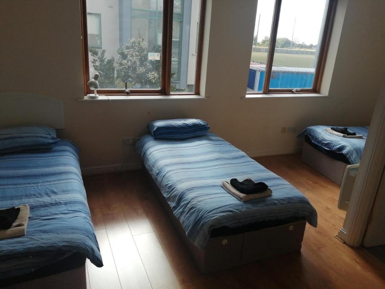 2 Bedroom, 2 Bathroom Apartment — Photos 1