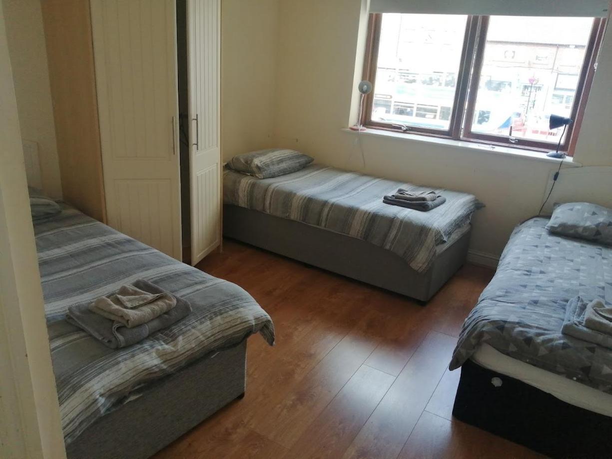 2 Bedroom, 2 Bathroom Apartment — Photos 2